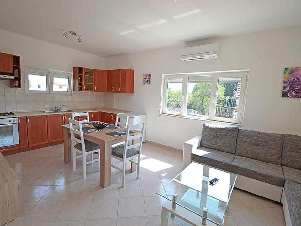 Dining room 2