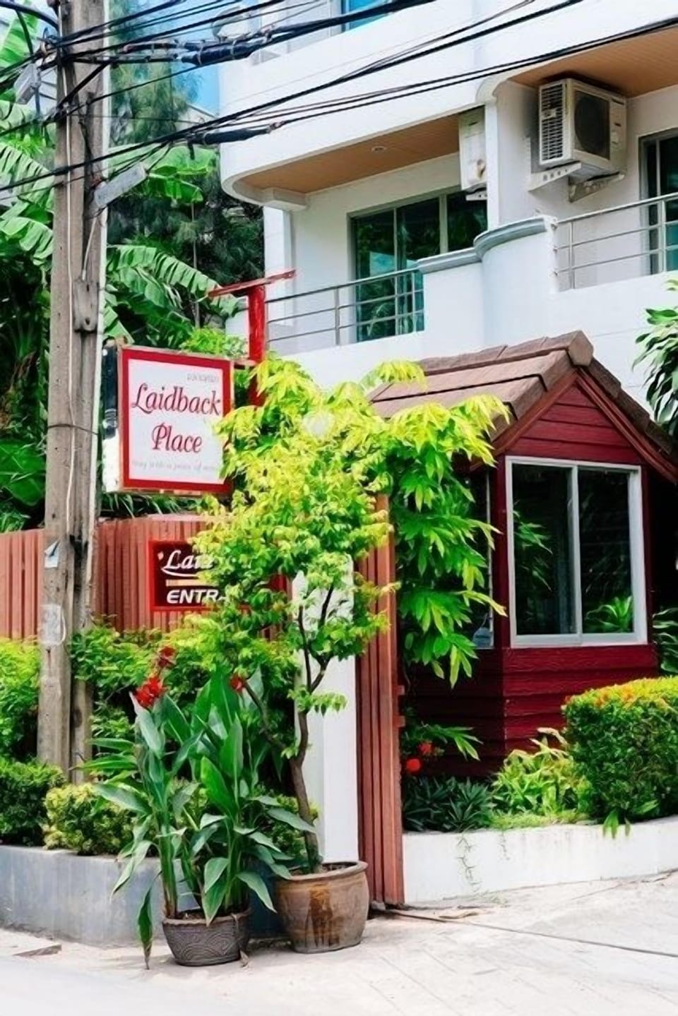 studio for rent with Thai Style decor