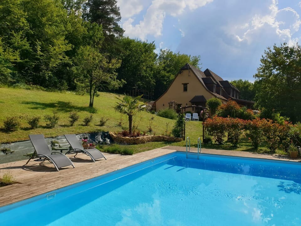 Private pool / Piscine privée 