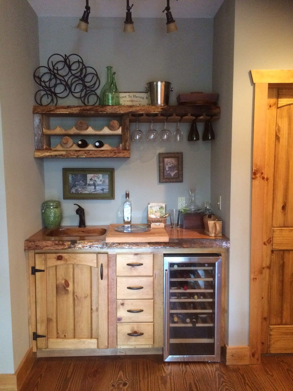 Bar area with sink