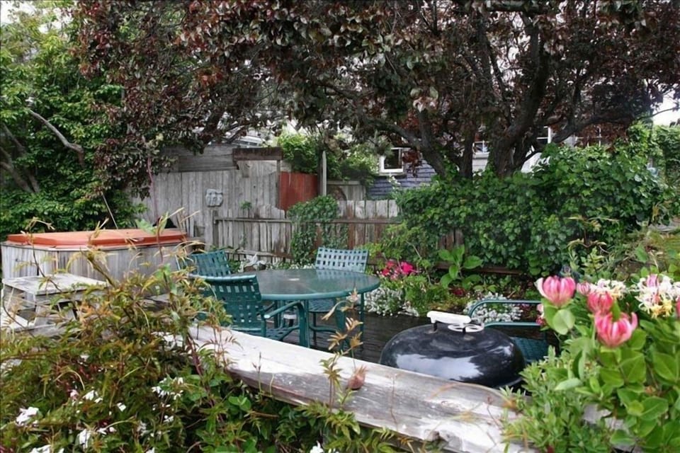 Garden Deck with Hot Tub, Patio Table w/chairs and Bar-B-Cue