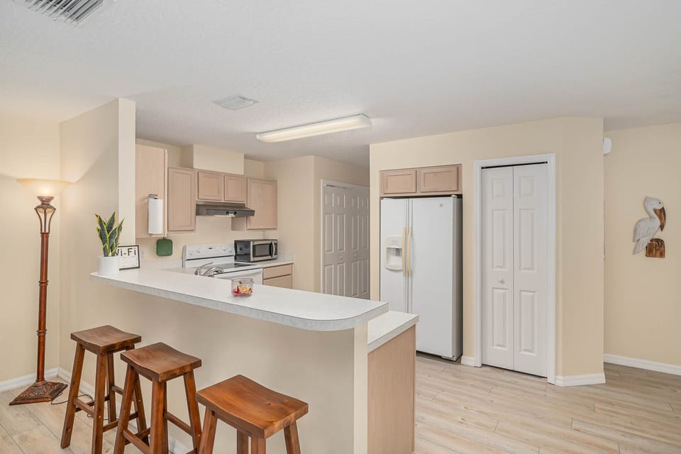 full kitchen 