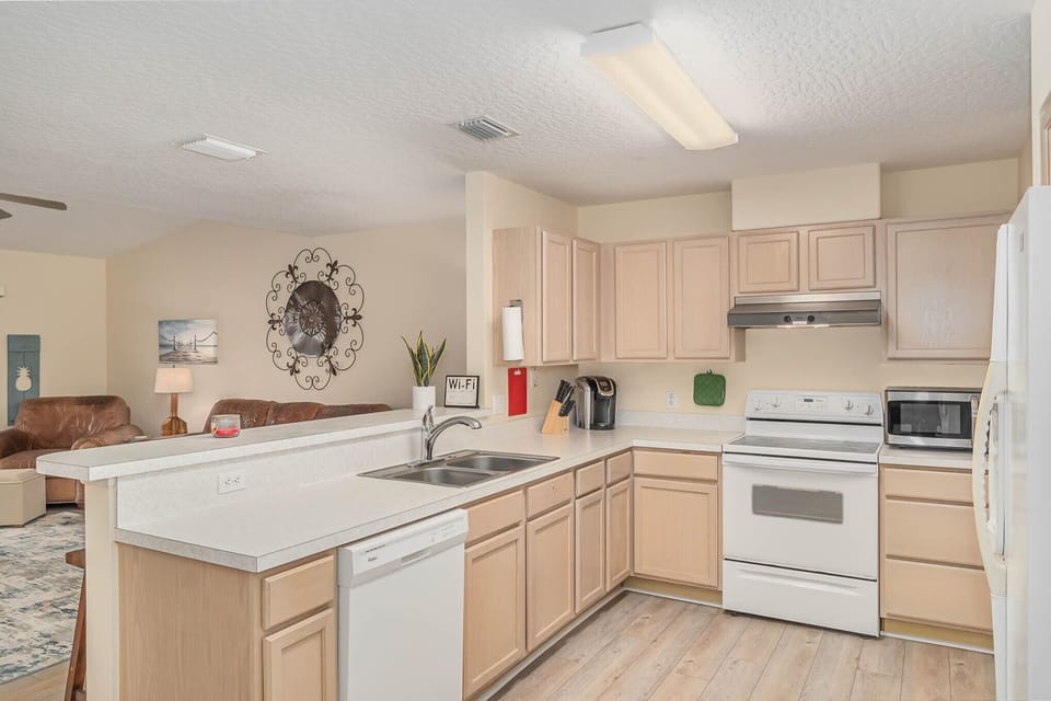 full kitchen open to the great room, fully stocked