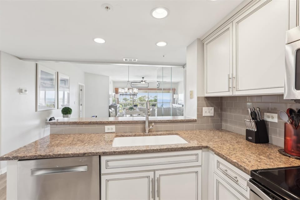 Kitchen at 507 Barrington Arms