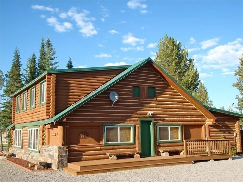 Absaroka's South deck entrance and large parking lot