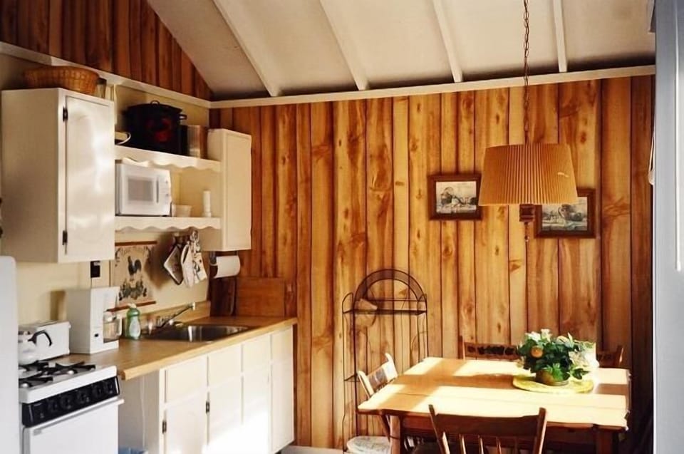 Fully equipped Kitchen
Cottage #1