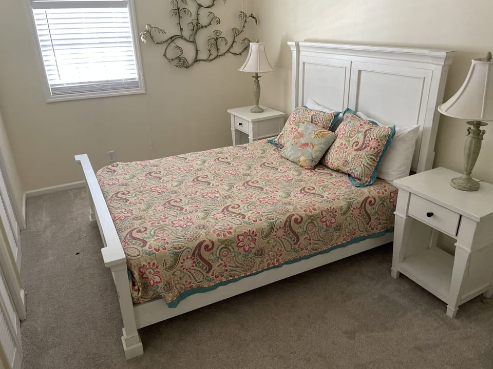 apartment bedroom 1 queen
