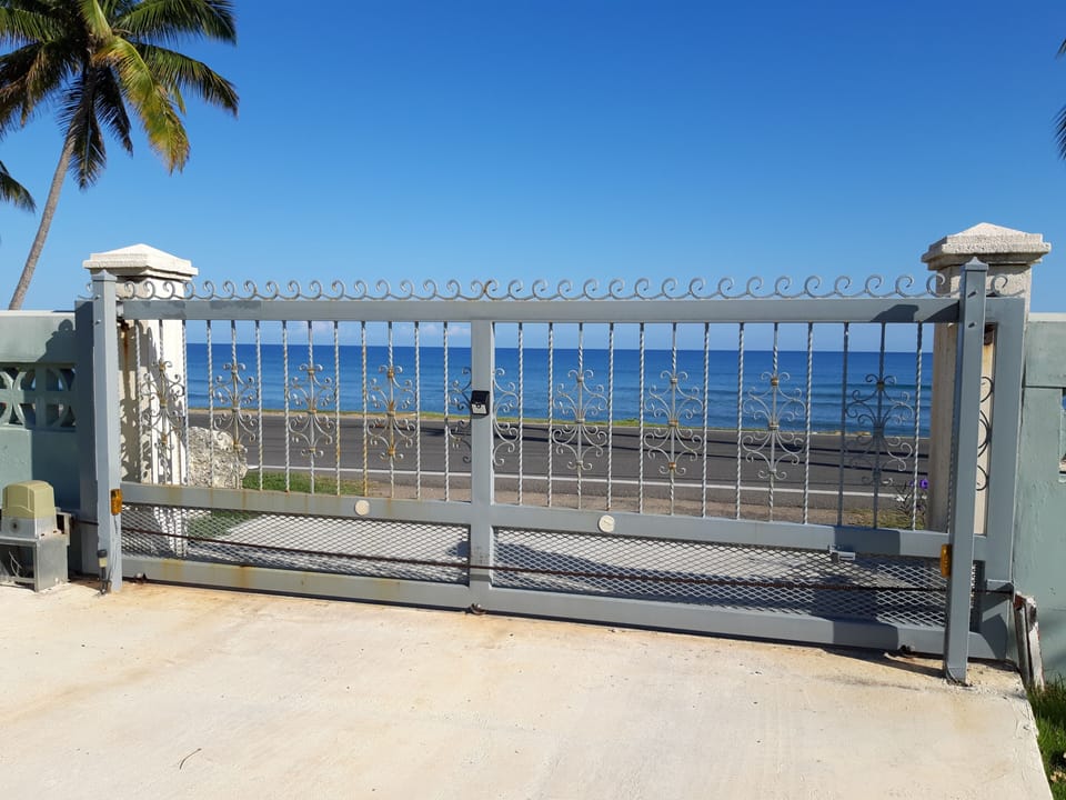 Electric gate with beeper for easy access

