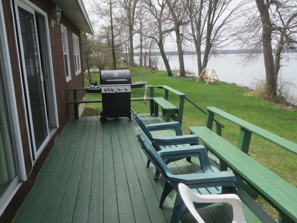 30 foot deck off Kitchen