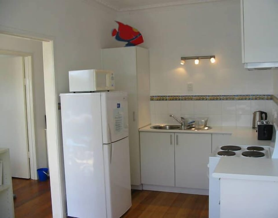 Full kitchen