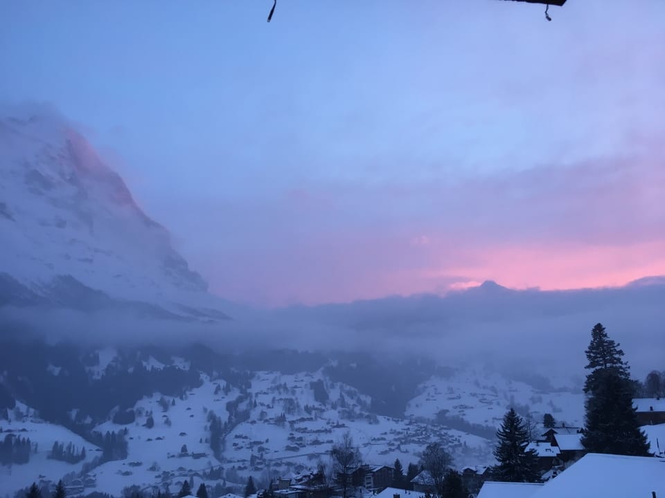 Quiet, centrally located apartment with unobstructed views of the mountains + north face of the Eiger! Apartment in Grindelwald