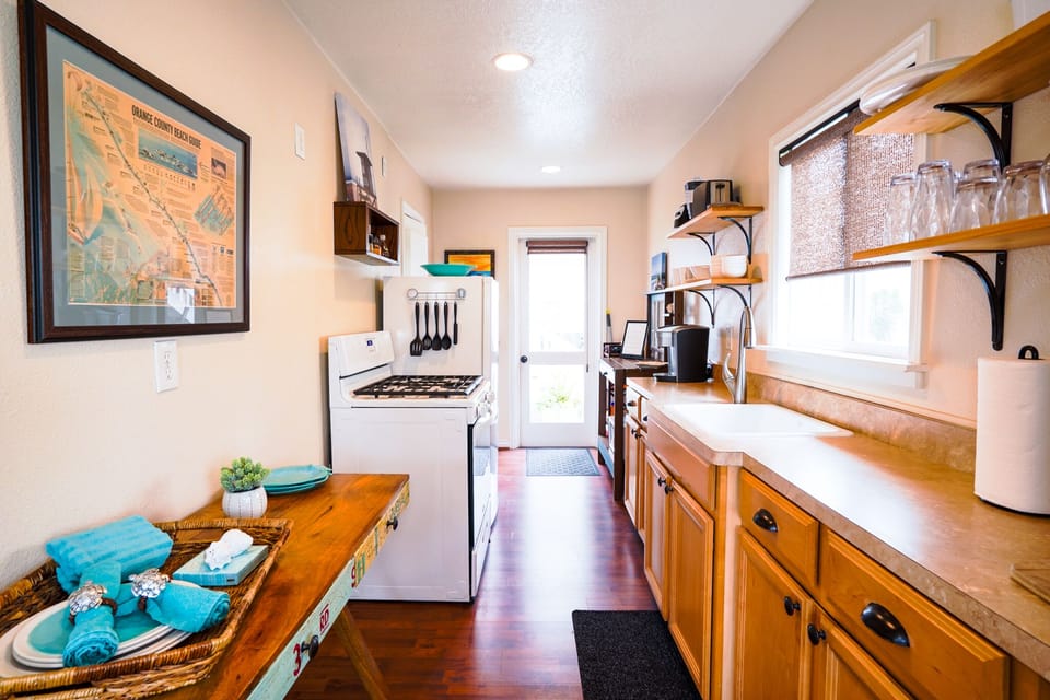 Standard cottage kitchen. Range, oven, microwave, frig w/ bottom freezer.