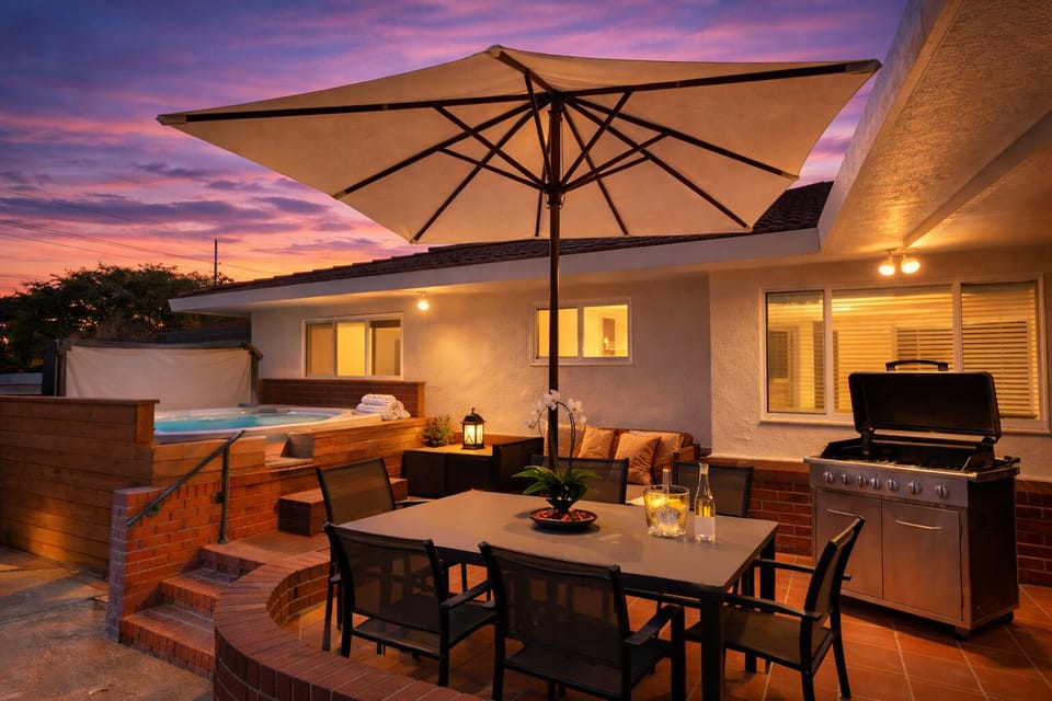 Backyard dinners, sunset skies, and easy evenings 