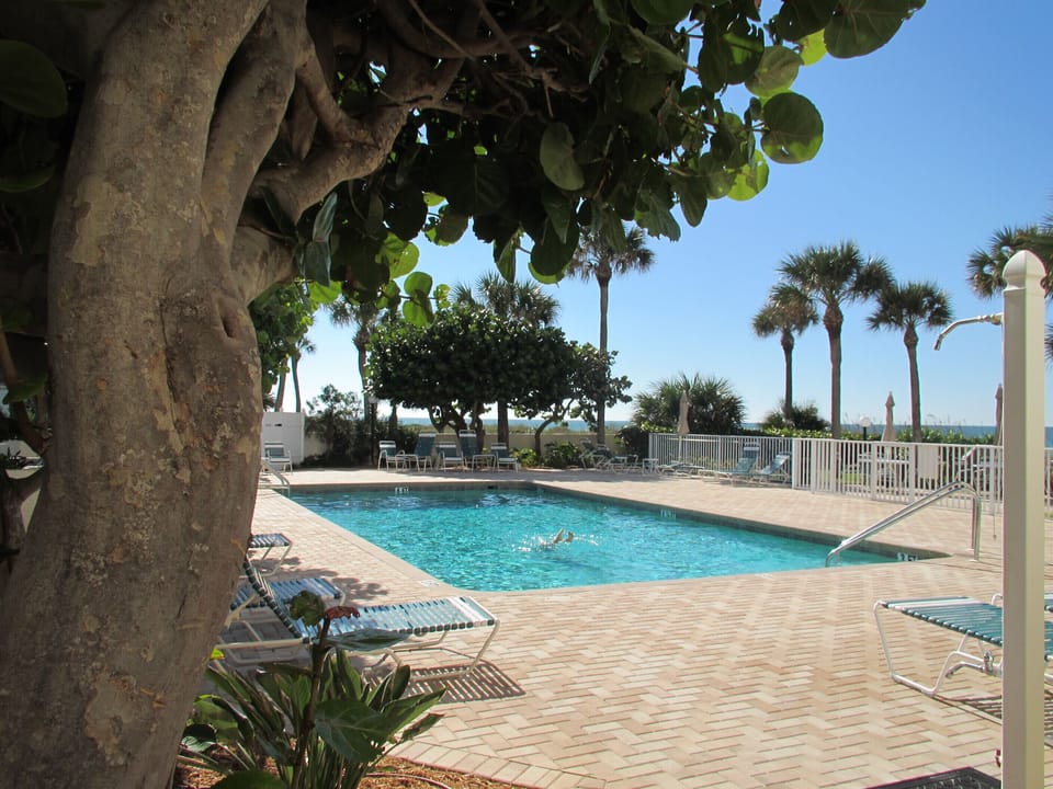 The Gulf front heated pool area has rest-
room facilities nearby & a gas grill.
