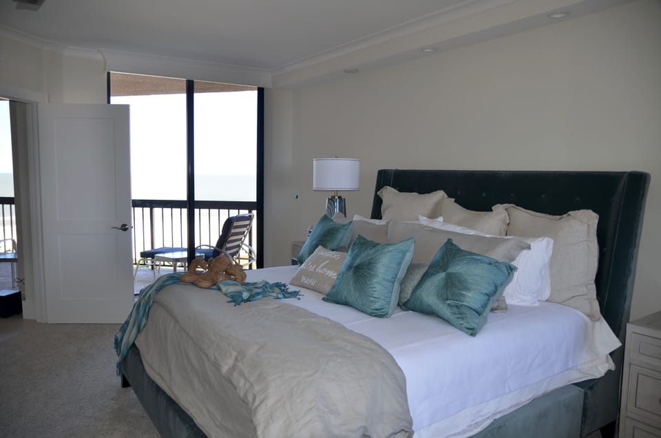 Master west windows face gulf