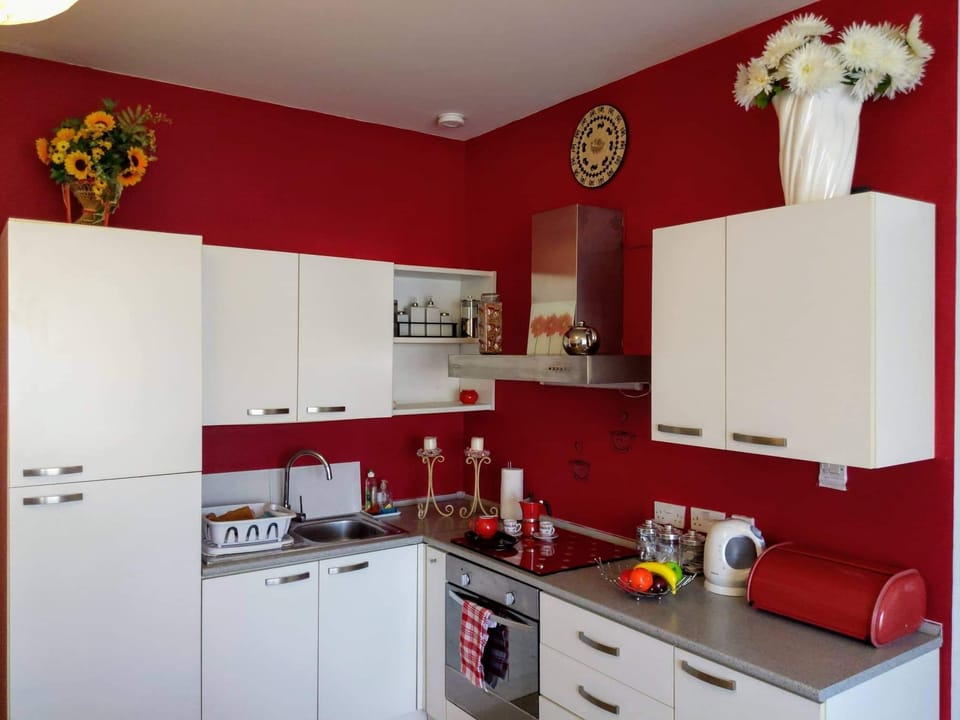 Fully functional and equipped kitchen.. 