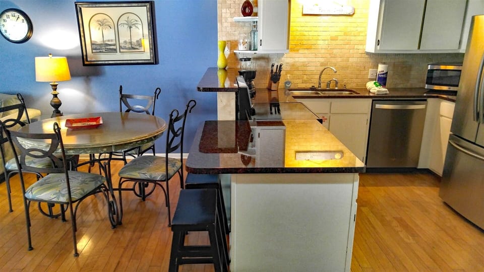 Kitchen Dining Area