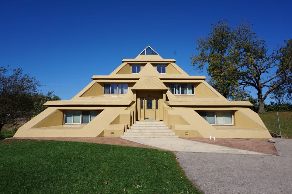 The 2 bedroom suite is in the upper 2 levels of My Pyramid House.  2,000 sq ft.