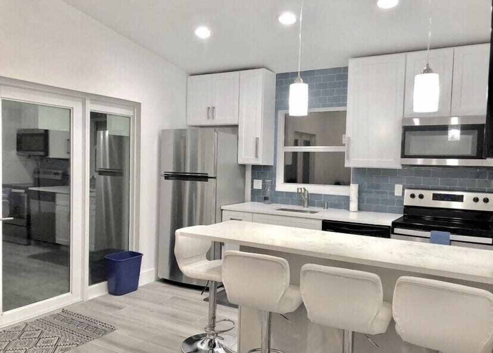 Full kitchen 