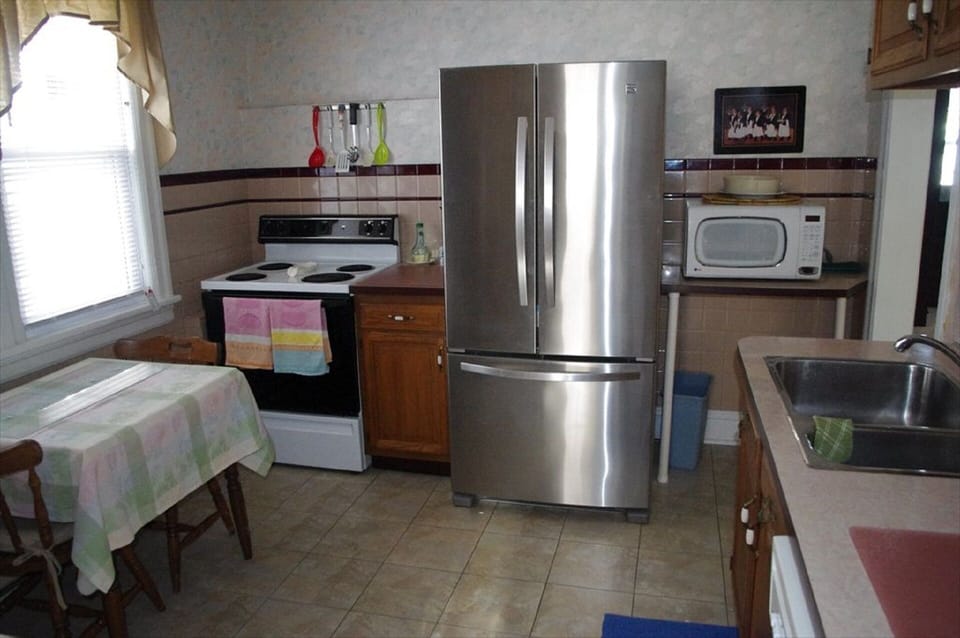 Eat-in Kitchen