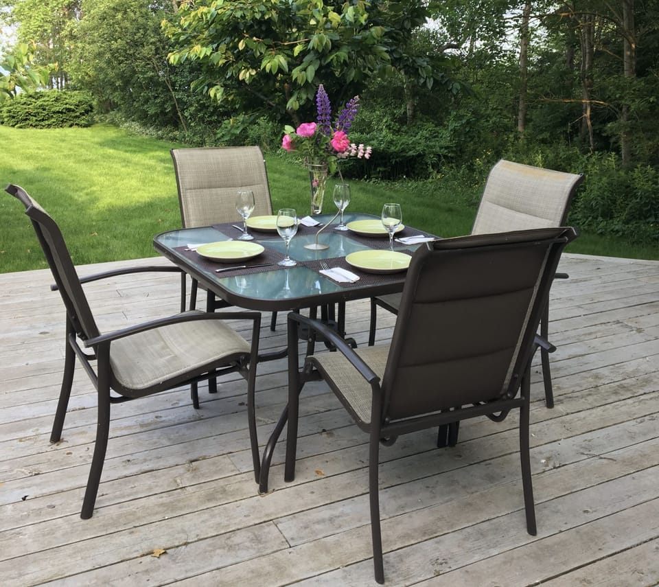 Outdoor dining at it's finest!
