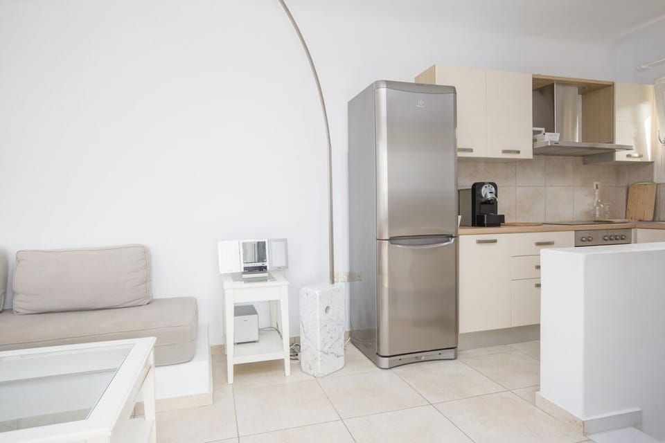 single sofa bed/kitchen