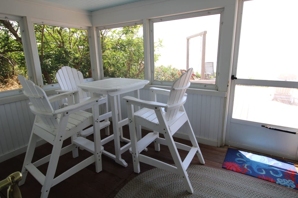 Porch overlooking the beachfront!!