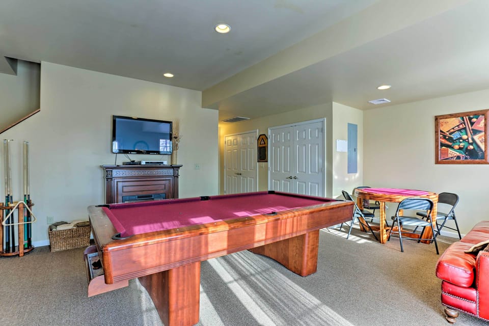 Game Room | 2,400 Sq Ft | Family Friendly | < 1 Mi to Big Boulder Lake