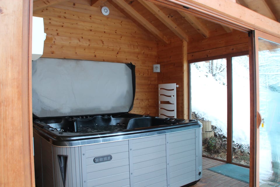Indoor spa tub