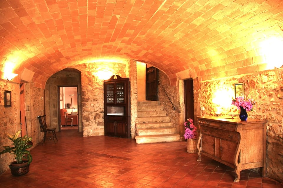 Queen with original bread oven in wall.