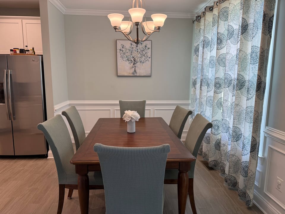 Dining room with seating for 6