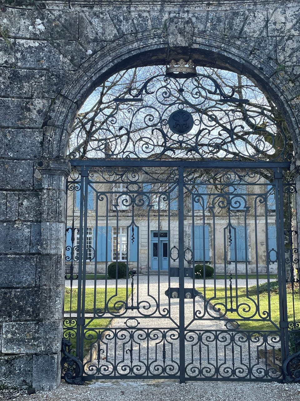 5 hectares of gated, walled and maintained gardens safe for guests to wander.