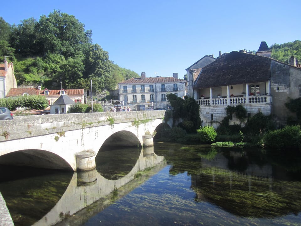 The picturesque Brantome is close by.
Friday market is not to be missed.