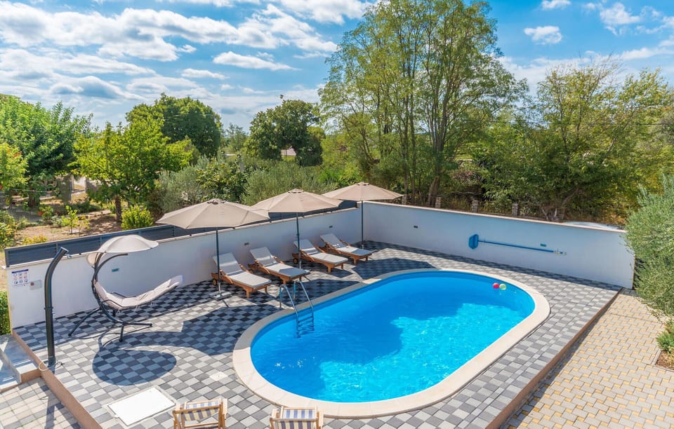 pool