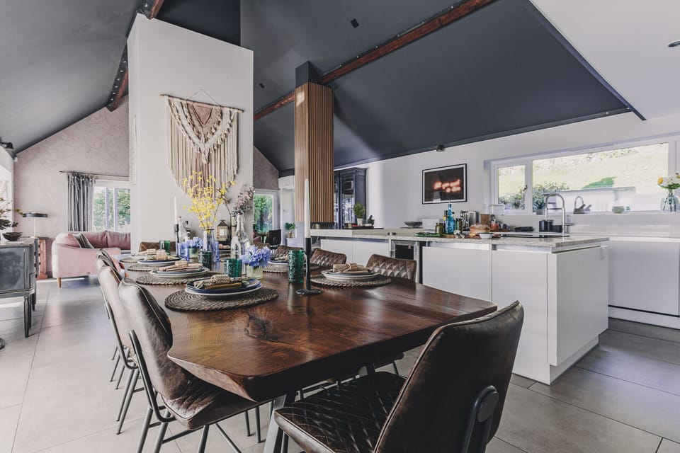 Fresh Escapes - The Curlews - Hot Tub - Views - Teignmouth  - Dining area and Kitchen