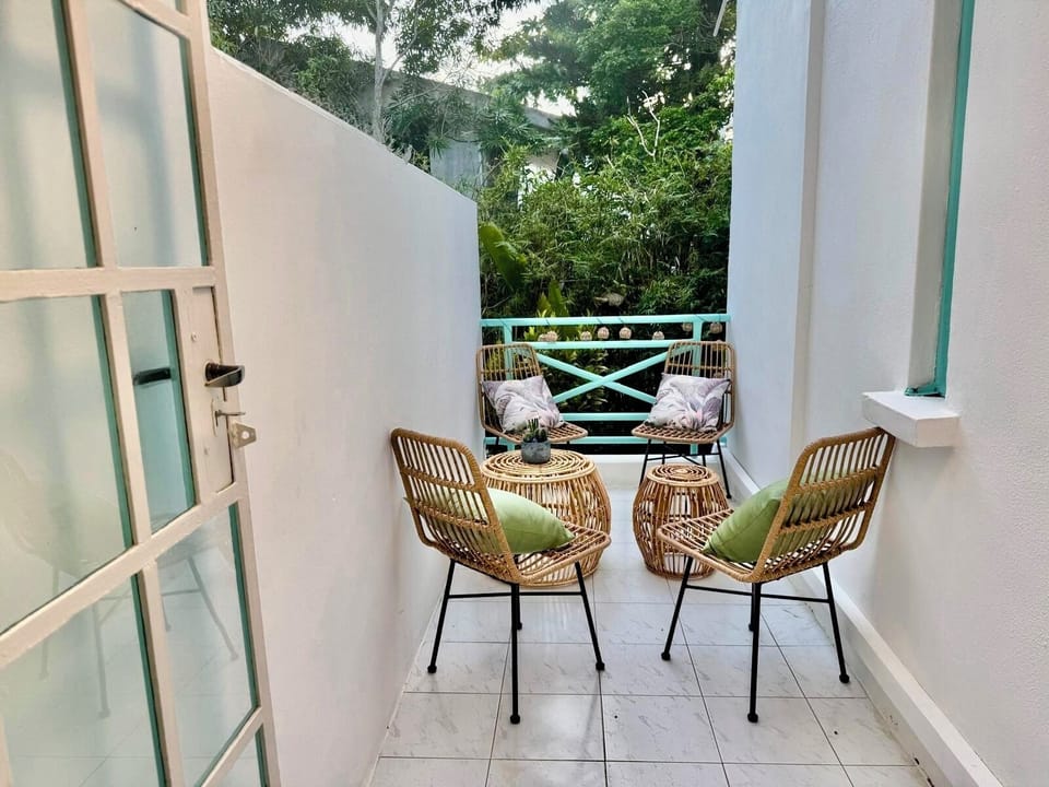 Small balcony accessible from living/dining room 