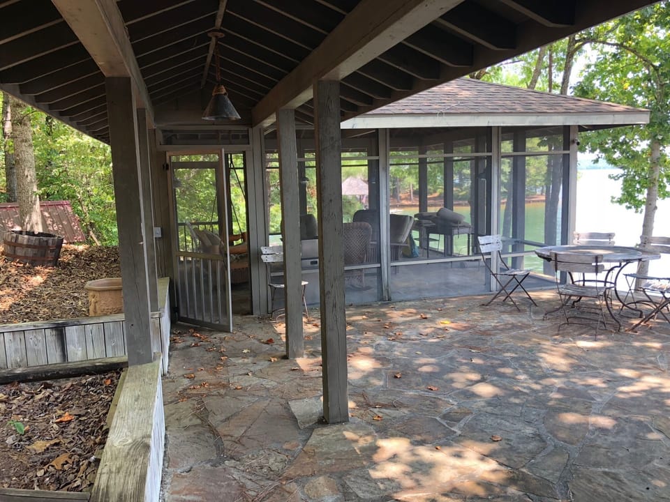 screened in porch and patio area