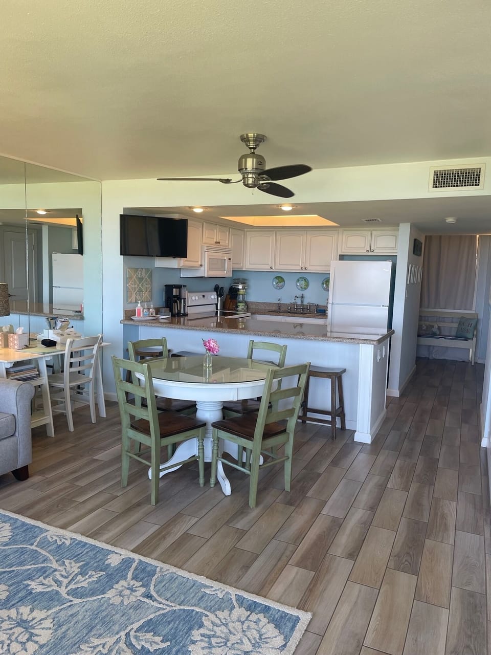 Plenty of seating for Dining and desk.  Smart TV that swivels.