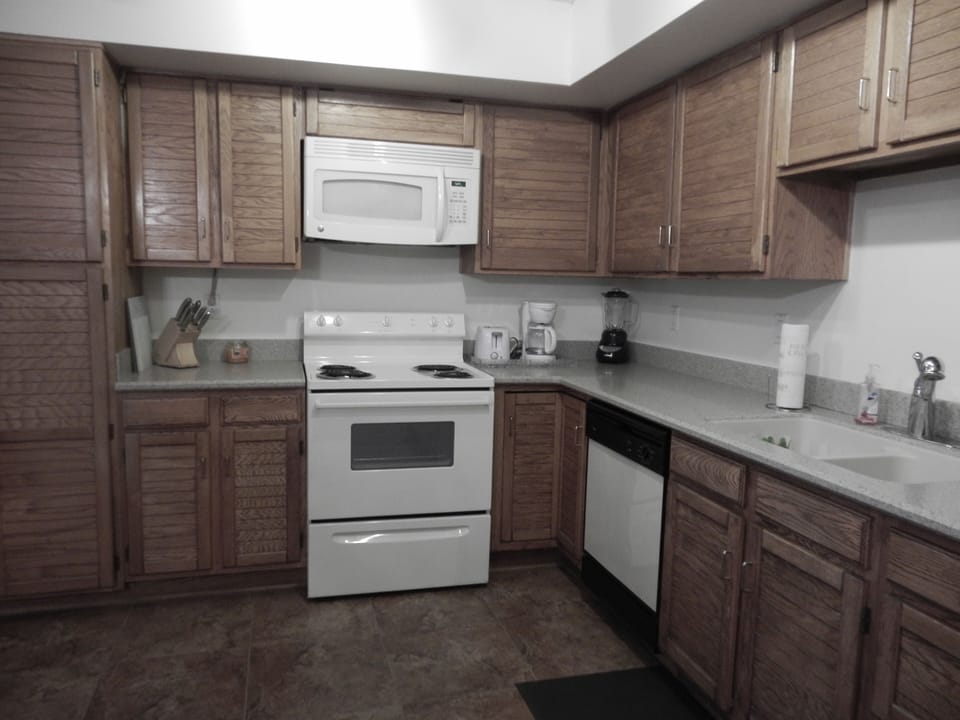 large well furnished kitchen