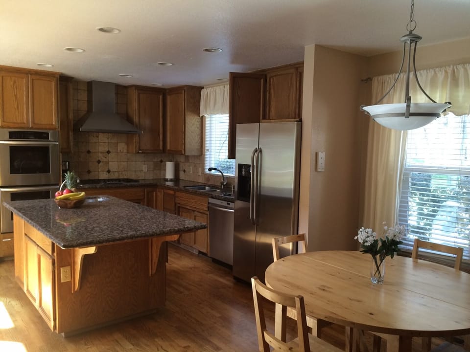 kitchen and breakfast eating area, table with leaf insert