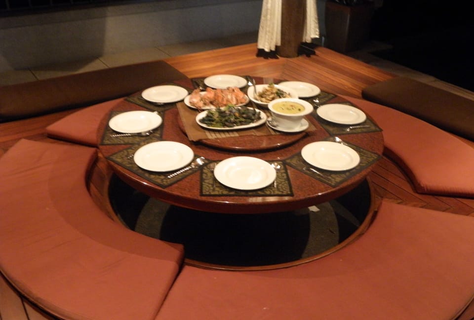 The revolving table in the poolside sala