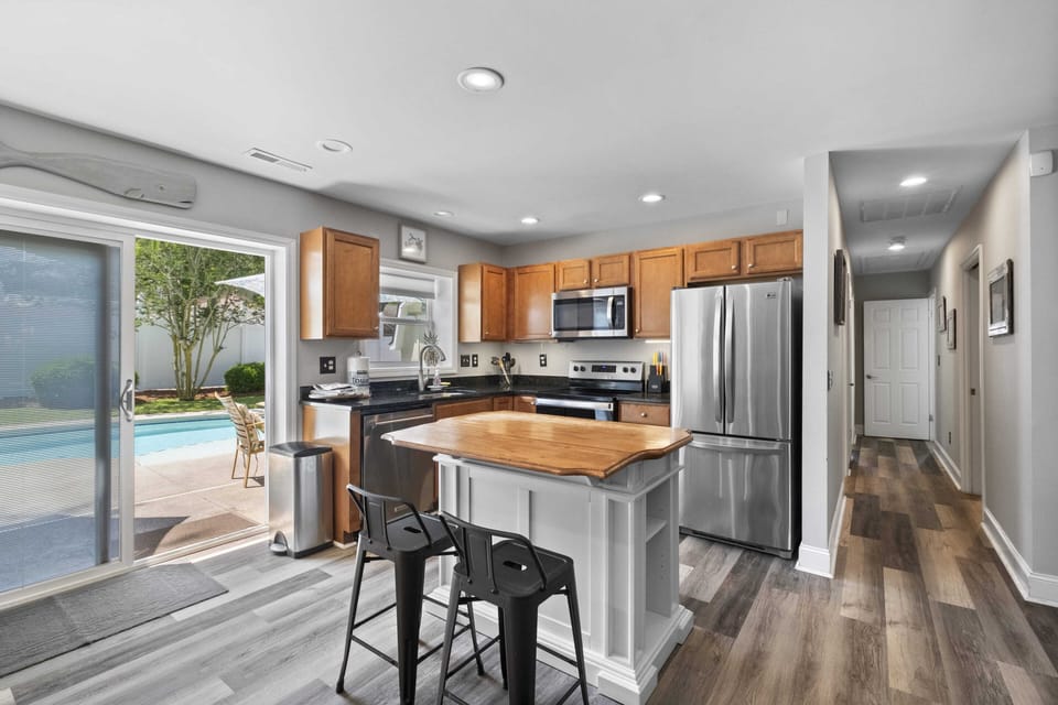 Fully Stocked Kitchen 