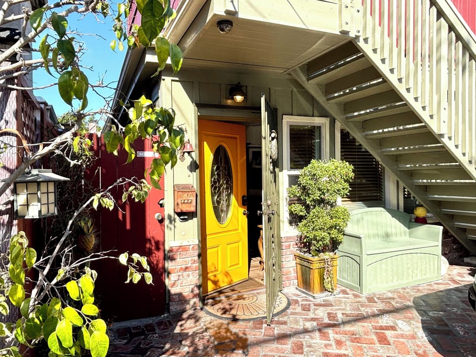 Entrance to Pineapple Cottage 