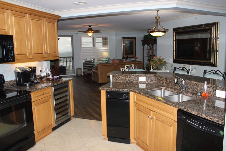 A view of the open concept floor plan, from the kitchen to the Great Room.