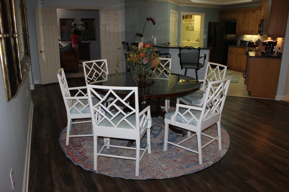 Elegant dining for 6