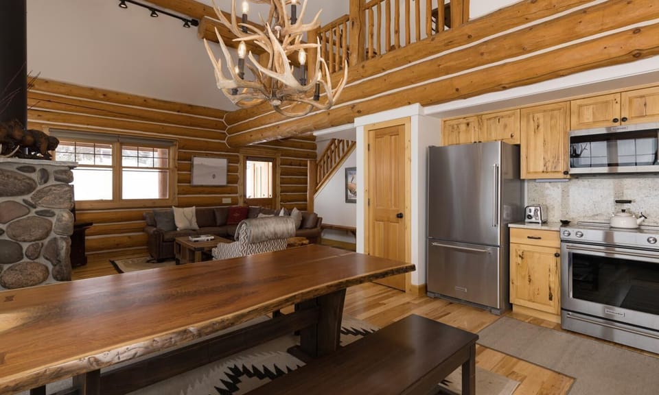 PR 7 Moose Ridge dining2