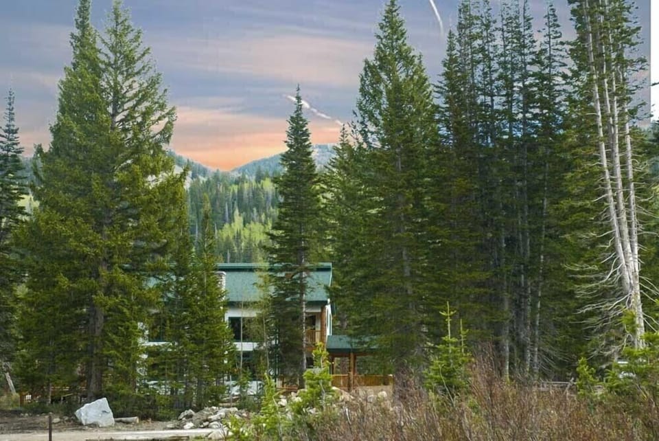 Alpine Lodge from Silver Lake