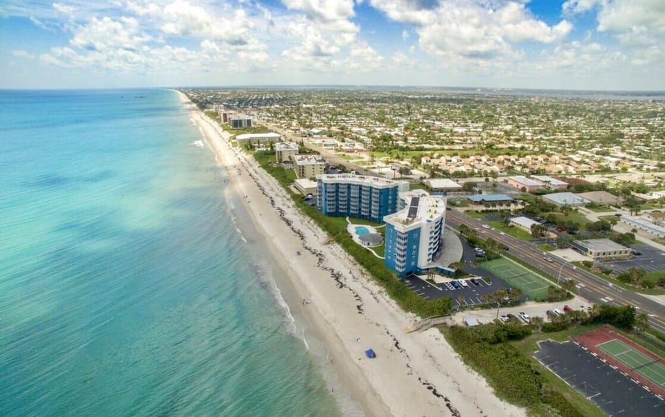 Beautiful complex on the sand with breathtaking ocean views & upgraded amenities