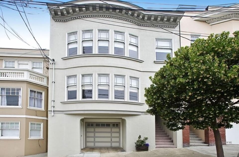 Spacious flat in a quiet, convenient residential neighborhood