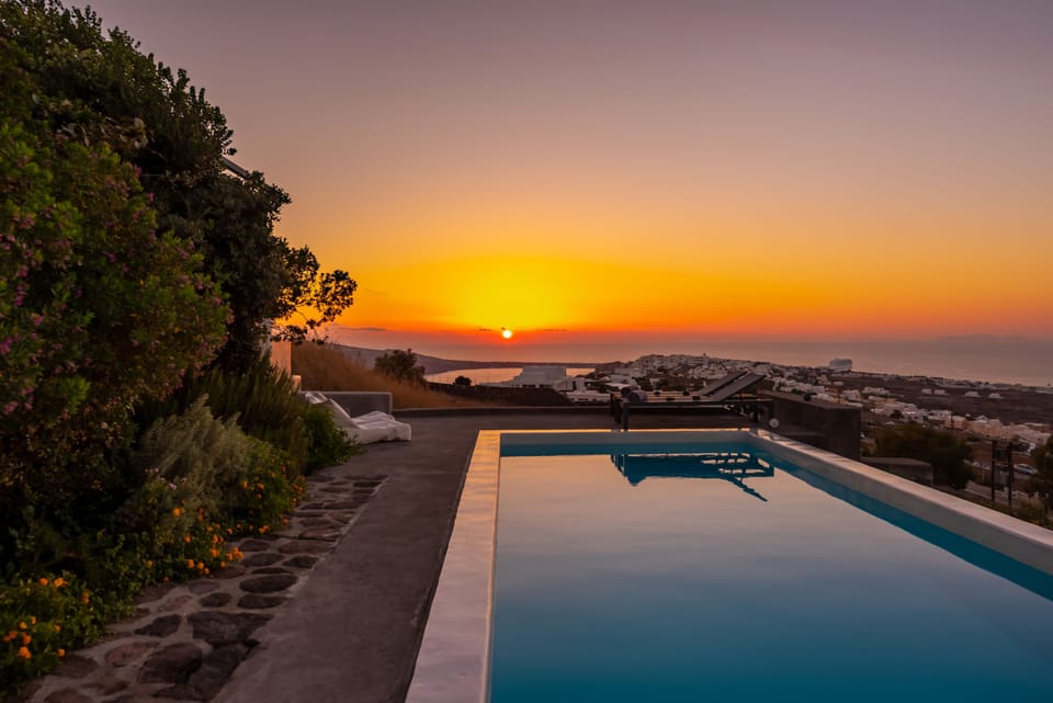 Private swimming pool & sunset views